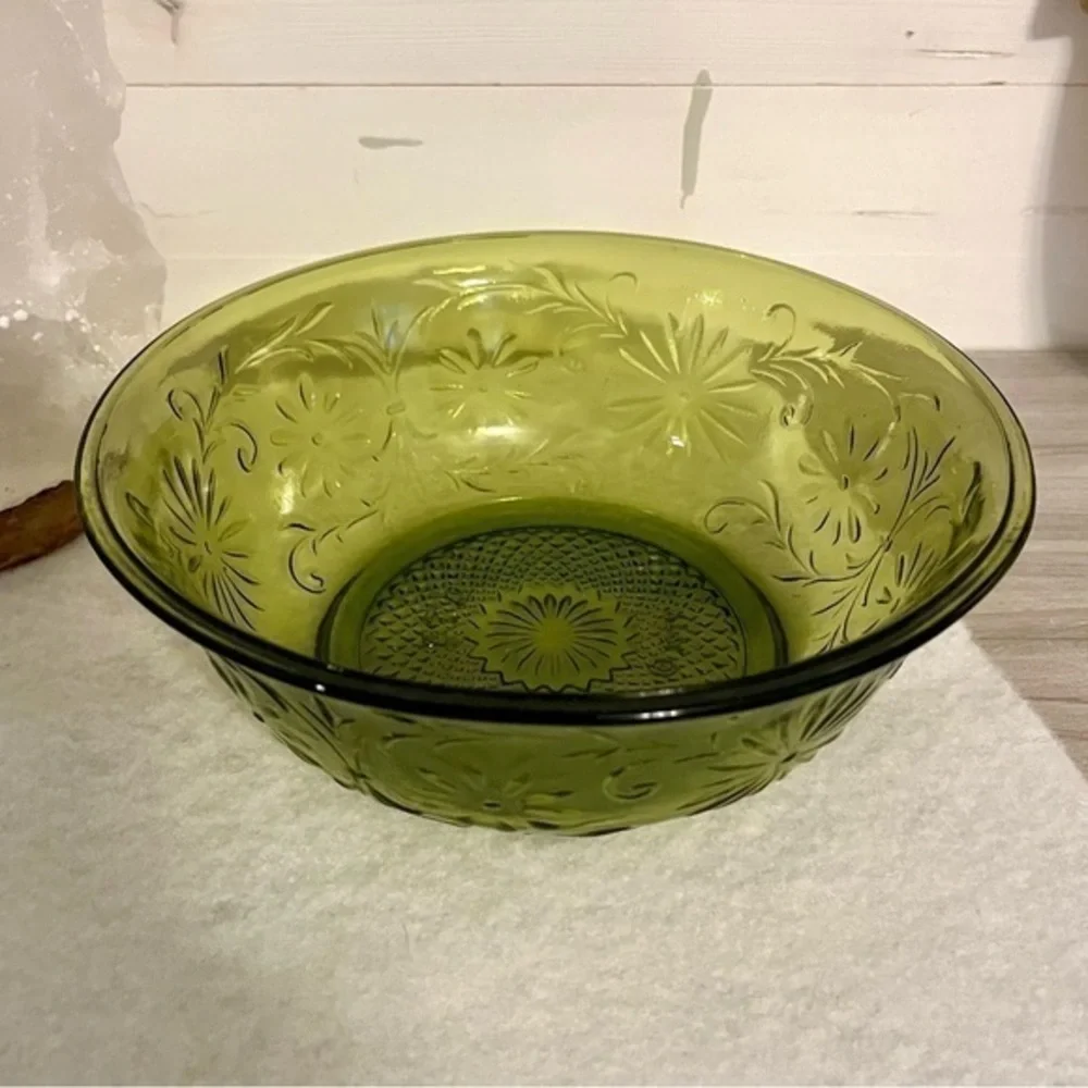 Vintage 1979 FTD Olive Green Glass Bowl Daisy Pattern 7.5”